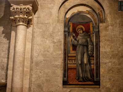 ...e un suo dipinto collocato nell�opposta parete. Quest�opera del XVI secolo fu scoperta per caso durante i lavori del 1937